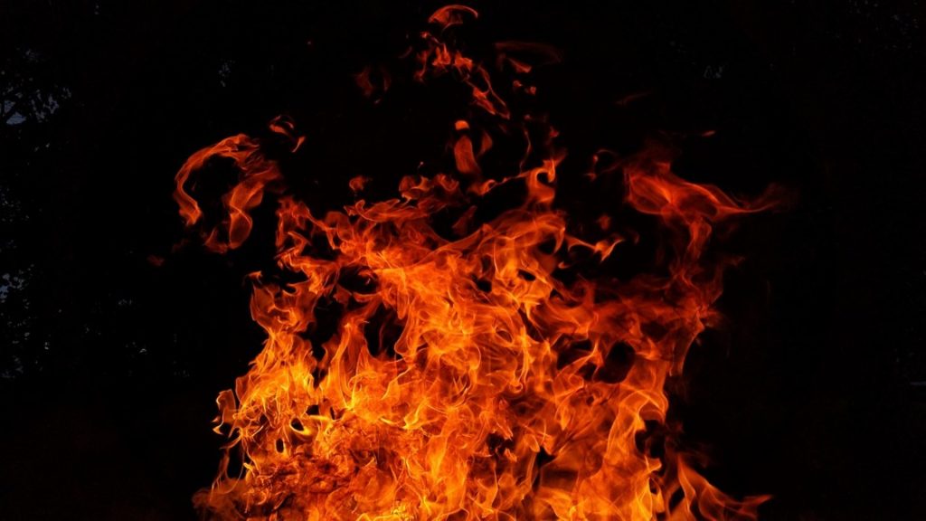 Incêndio em edificação mata dez pessoas da mesma família