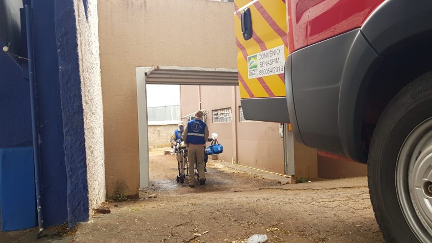 Mulher cai de escada e precisa de atendimento do Siate no Bairro Neva