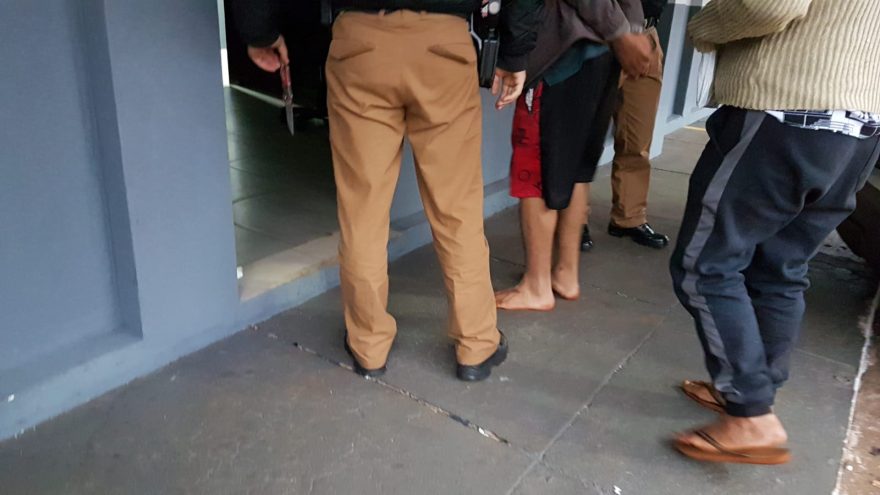 Jovem é apreendido após agredir tio com golpes de canivete no Bairro Interlagos