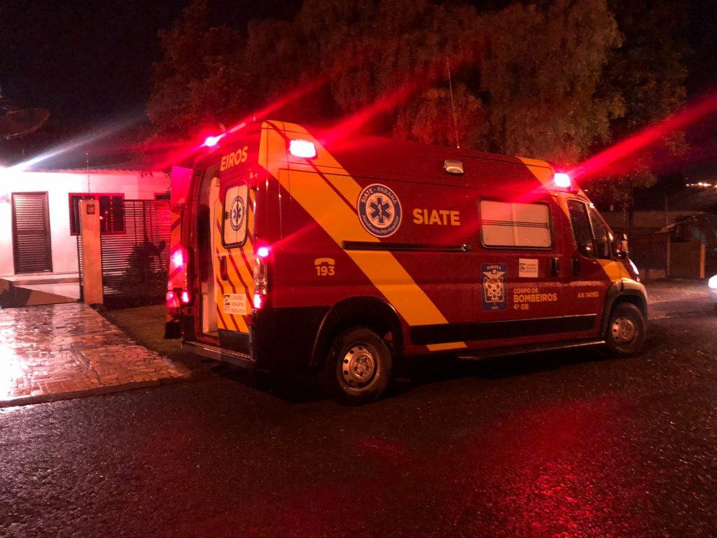 Bombeiros são acionados para atenderem vítima de queda no Bairro Santa Felicidade