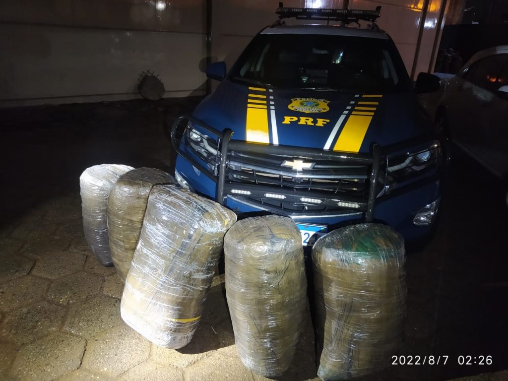 PRF apreende 94 quilos de Skunk em Guarapuava PRF apreende 94 quilos de Skunk em Guarapuava