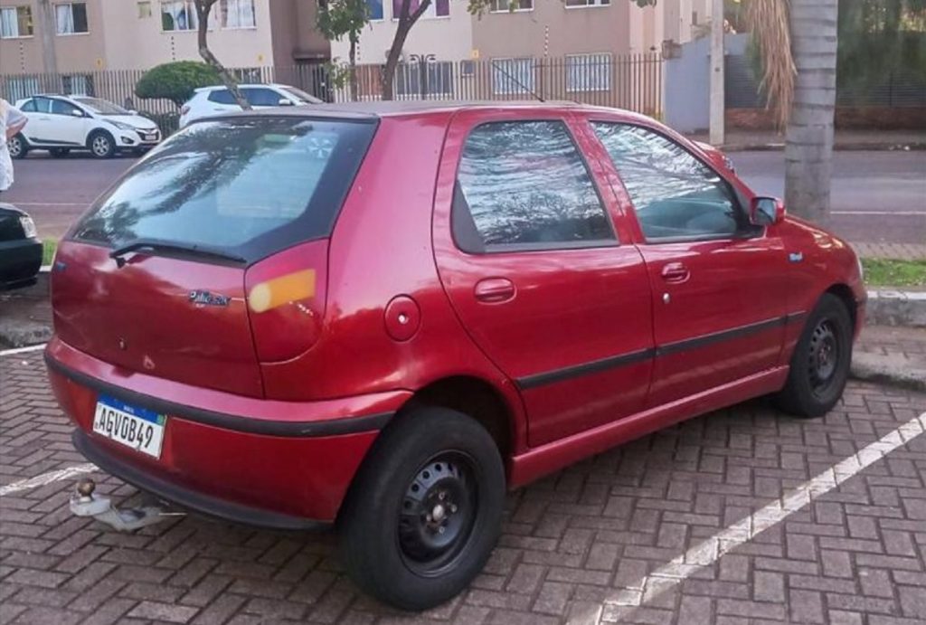 Criminoso furta Palio com placas AGV-0B49 na Rua General Osório, no Parque São Paulo Criminoso furta Palio com placas AGV-0B49 na Rua General Osório, no Parque São Paulo
