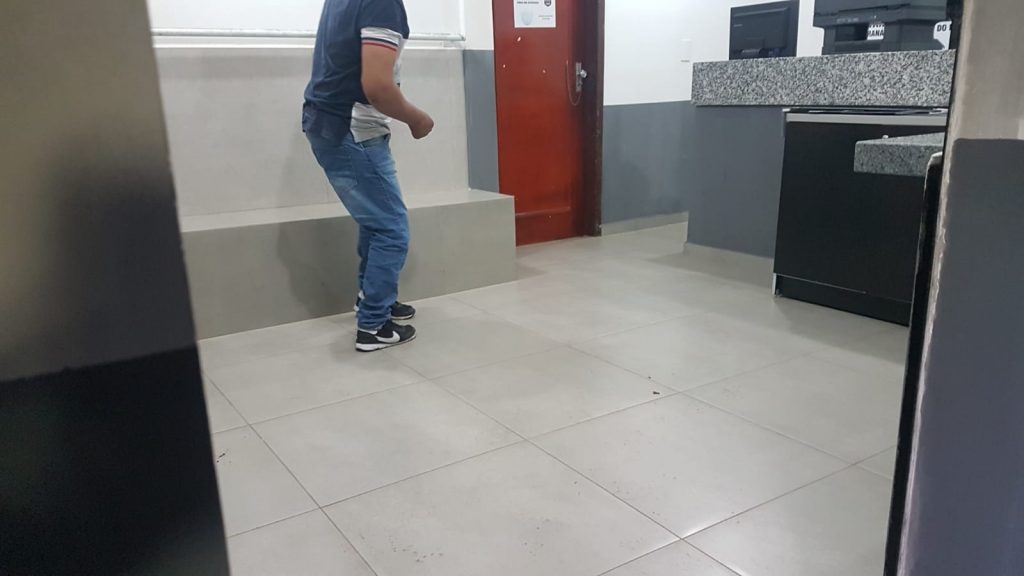 Condutor é detido por embriaguez ao se envolver em acidente no Santa Cruz