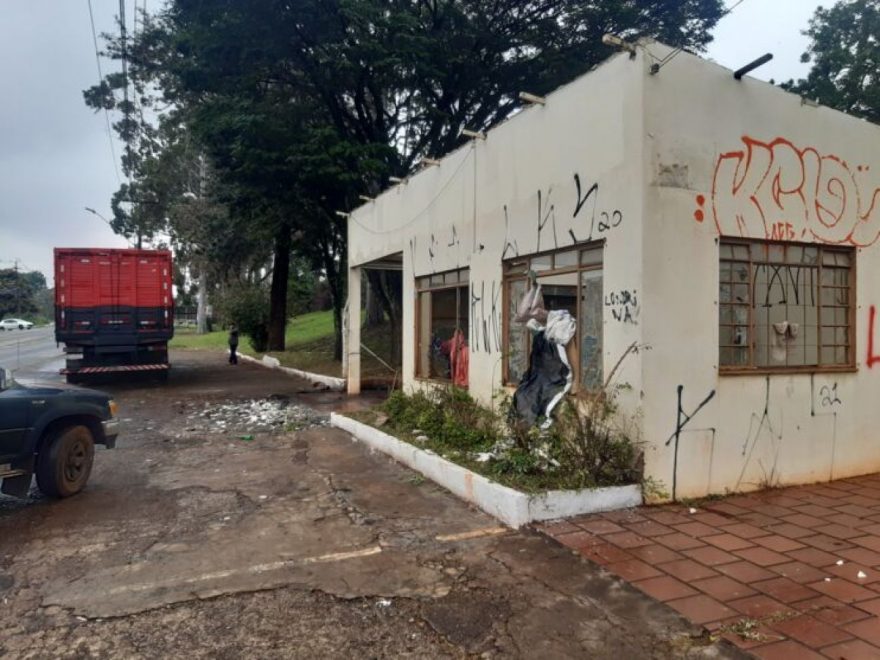 Antigo módulo da PM na saída para Londrina é depredado; veja