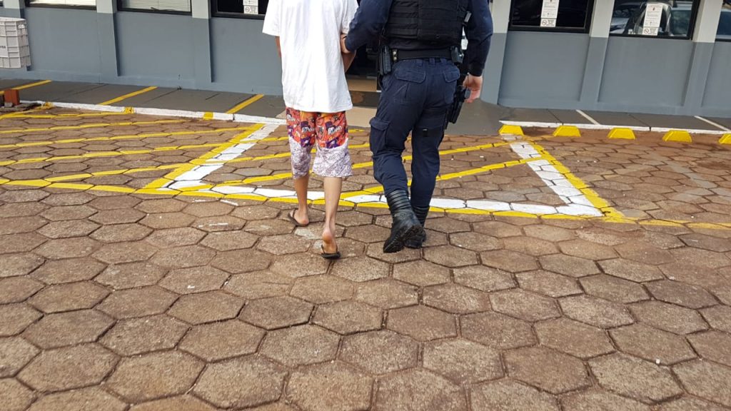 Guarda Municipal detém indivíduo com mandado de prisão em aberto em Cascavel