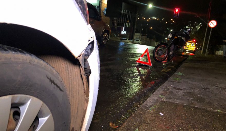 Motociclista fica ferido após acidente no Bairro Cancelli