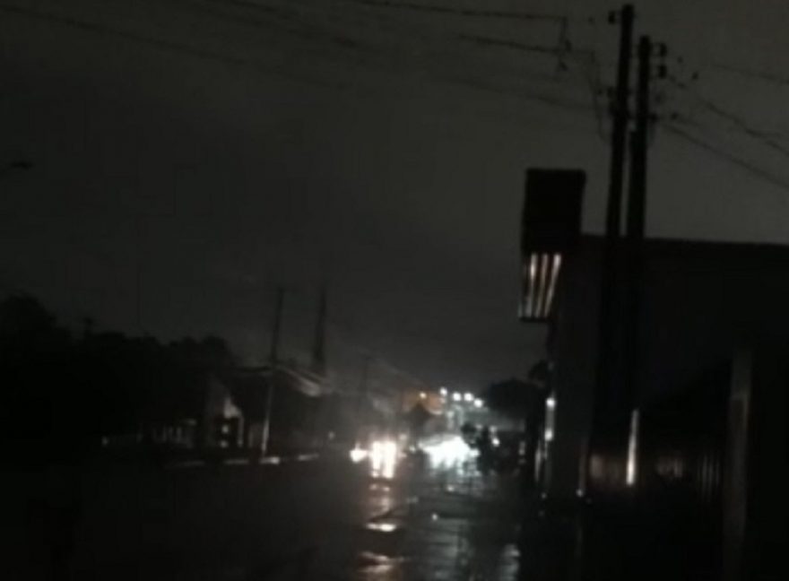 Bairro Guarujá fica parcialmente sem luz