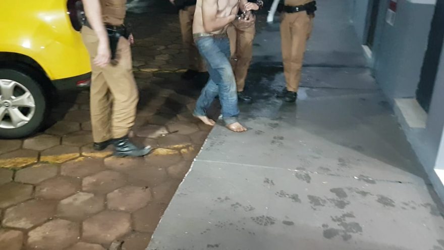 Homem é detido suspeito de agredir companheira na frente dos filhos e resistir à detenção, no Bairro Interlagos