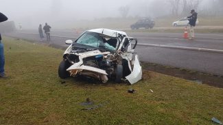 Homem fica em estado grave após acidente entre caminhão e carro na BR-277