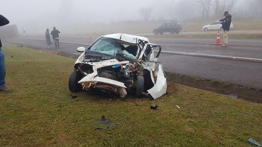 Homem fica em estado grave após acidente entre caminhão e carro na BR-277