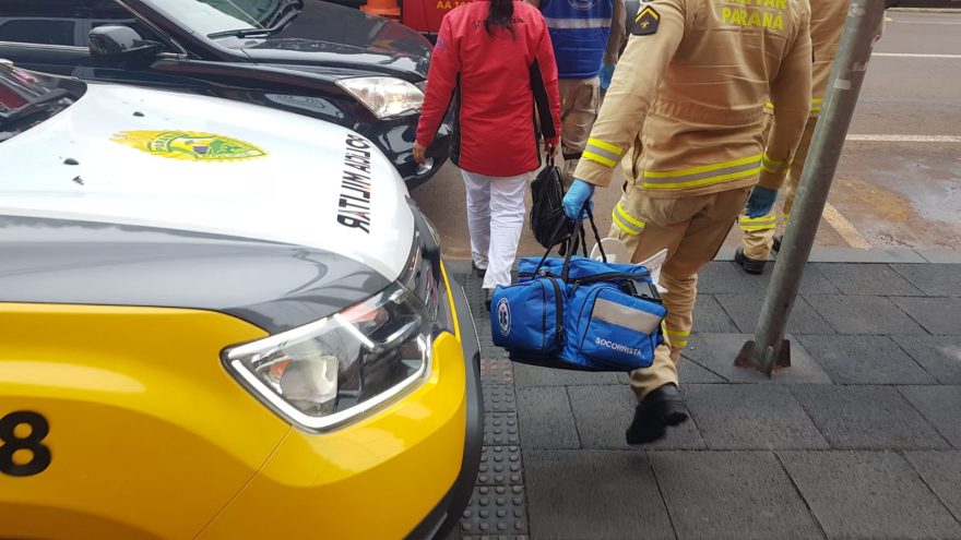 Mulher fica ferida em acidente na Avenida Brasil em Cascavel