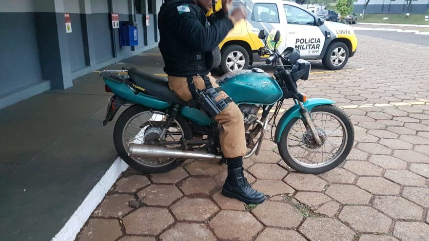 Motocicleta com registro de furto é recuperada pela PM no Bairro Pacaembu; um indivíduo foi detido