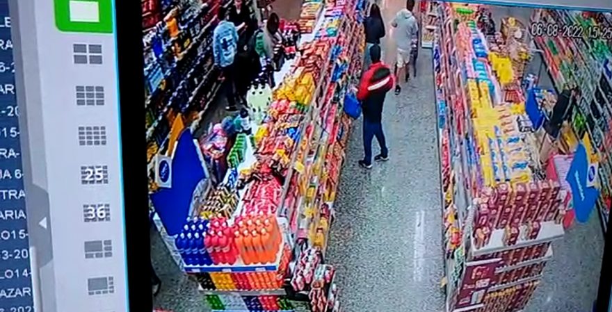 Câmera registra ladrão furtando carne e linguiça em supermercado no Bairro Presidente