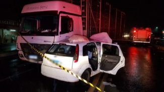 Tragédia: grave acidente entre carro e caminhão deixa uma criança morta na BR-277, em Santa Tereza do Oeste