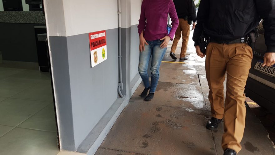 Mulher de 35 anos é detida por violar medida protetiva contra a mãe