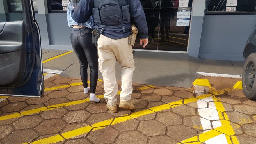 Mulher é encaminhada à Delegacia da Polícia Civil pelo crime de receptação