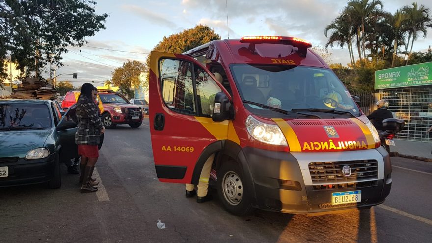 Mulher fica ferida ao ser atropelada no Bairro Parque São Paulo