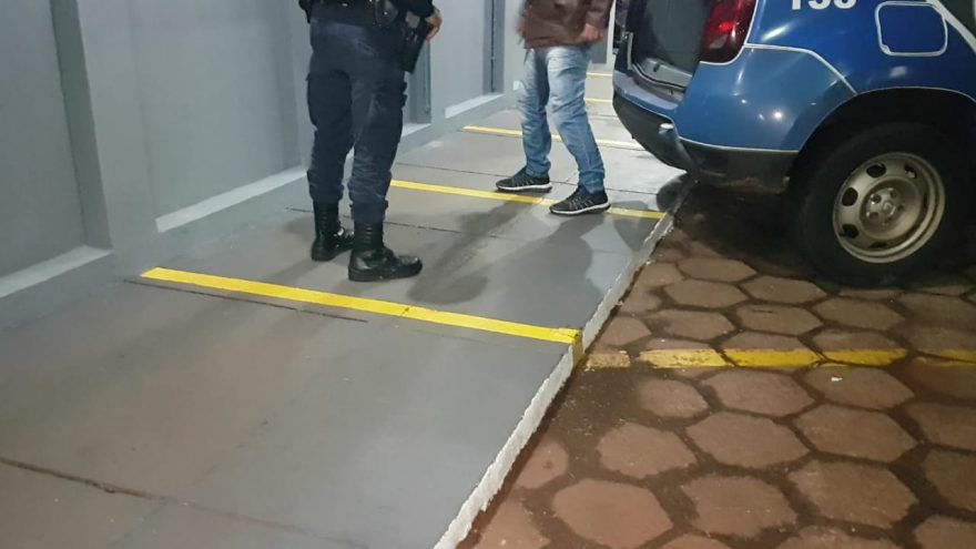 GM é acionada para atender perturbação de sossego e prende homem com mandado em aberto, no Universitário