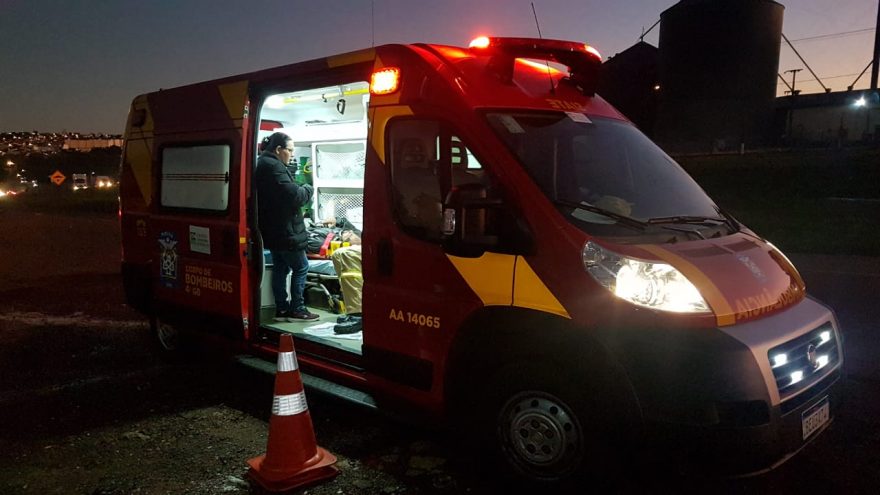 Motociclista fica ferido ao se envolver em colisão com automóvel, no Bairro Santa Felicidade
