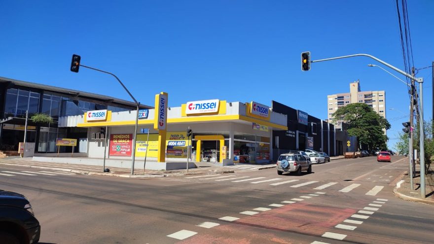 Semáforos do cruzamento da Av. Brasil com Rua Vicente Machado estão em amarelo intermitente