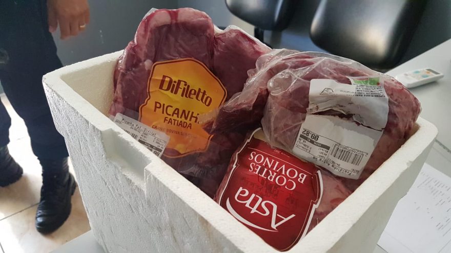 Ladrão é detido após furtar várias peças de picanha em supermercado no Floresta