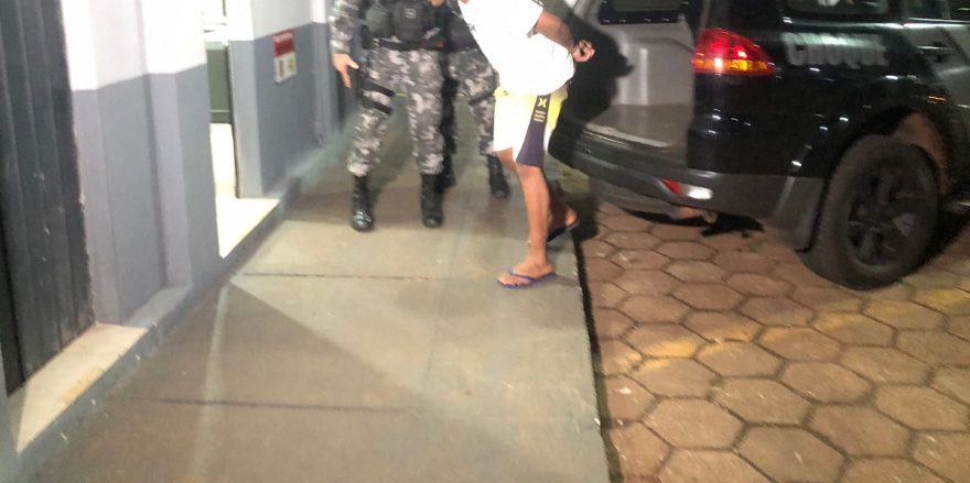 Adolescente é apreendido durante abordagem do Pelotão de Choque em ponto de venda de drogas no Julieta Bueno