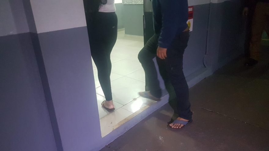 Homem machuca rosto da companheira durante discussão e é detido pela PM, no Brasmadeira