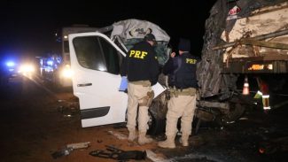 Acidente com van de professores mata sete na BR-376