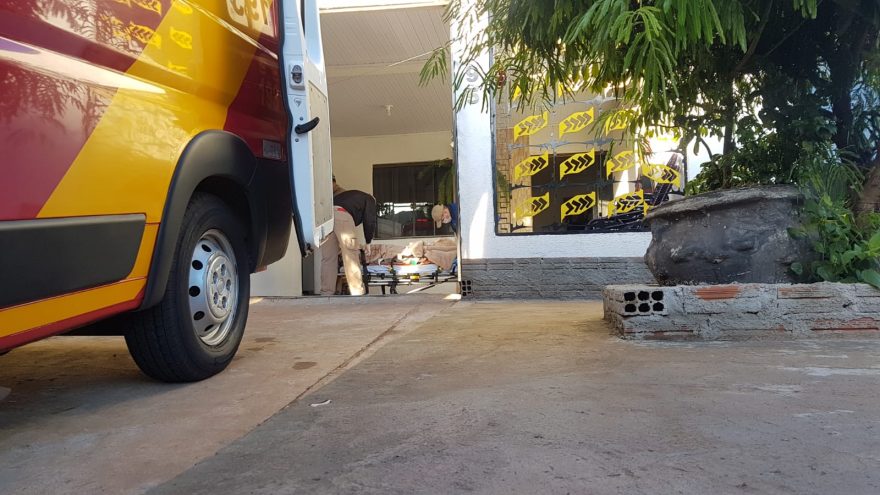 Idoso de 92 anos tem fratura no fêmur após sofrer queda em residência no Bairro Esmeralda