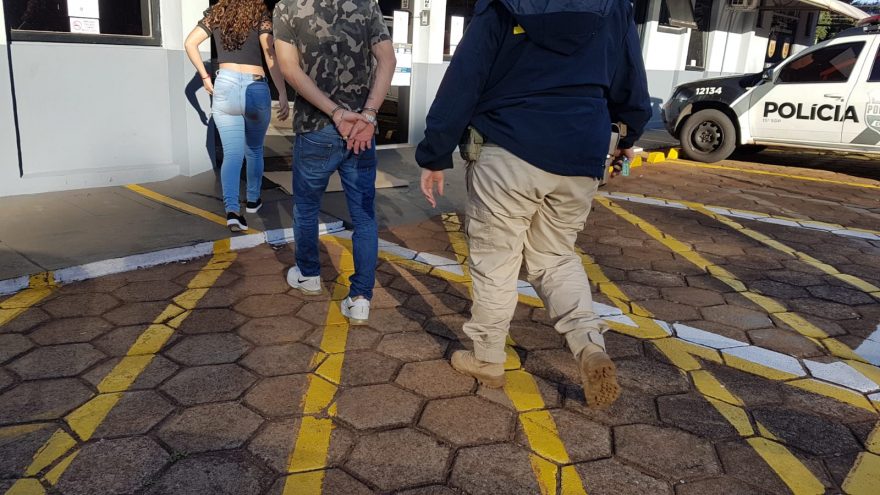 PRF detém casal em posse de 27 tabletes de maconha na BR-277