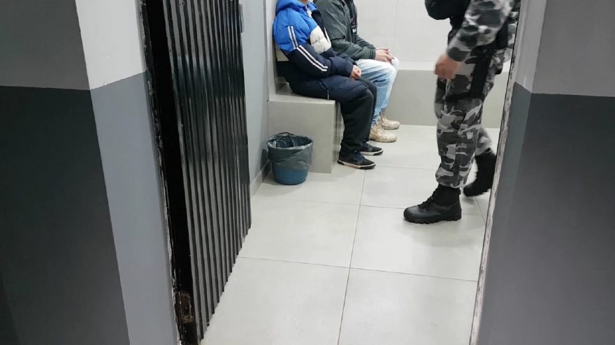 Dois adolescentes suspeitos de envolvimento com ilícitos são detidos pelo Pelotão de Choque