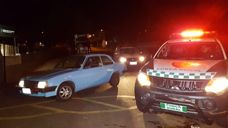 Após abordagem a veículo, condutor desacata GM e tem carro apreendido por adulteração, no Santa Cruz