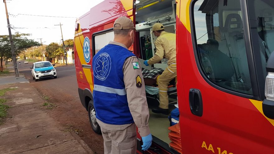 Homem com perna quebrada cai e precisa de atendimento médico no Periolo