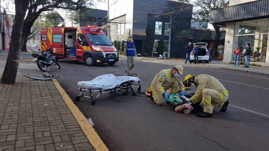 Motociclista fica ferido em acidente no Centro