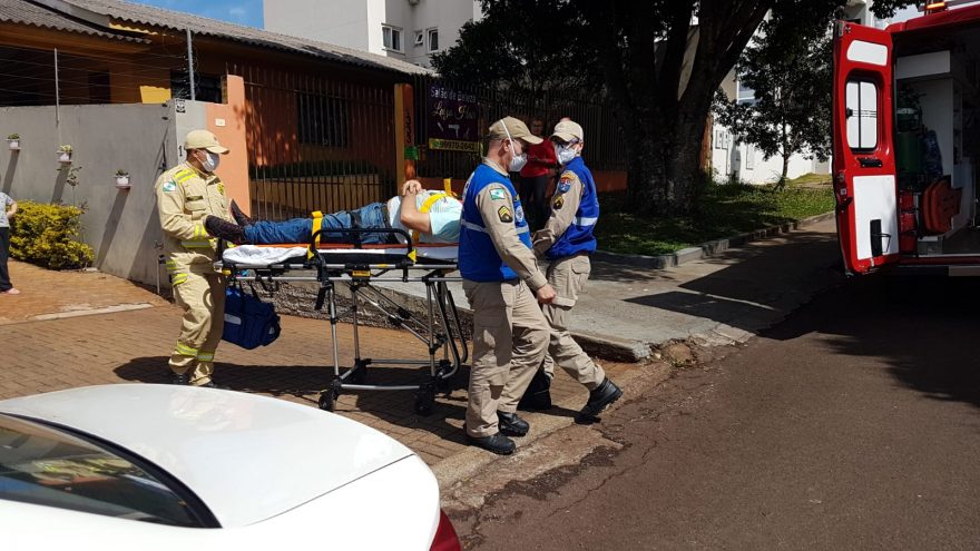 Homem fica ferido ao cair enquanto fazia manutenção em caixa d’água no Claudete