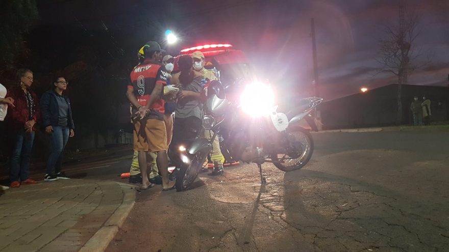 Colisão entre carro e moto no Bairro Brasmadeira deixa homem ferido