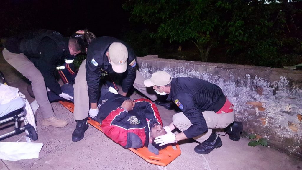 Motociclista sofre fratura na perna em acidente de trânsito na Rua Vitória Motociclista sofre fratura na perna em acidente de trânsito na Rua Vitória