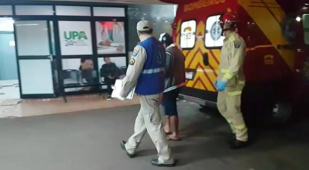 Rapaz cai de bicicleta na BR-277 e é levado pelo Siate à UPA Tancredo Neves Rapaz cai de bicicleta na BR-277 e é levado pelo Siate à UPA Tancredo Neves