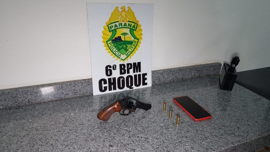 Homem é detido após tentar entrar armado em casa noturna no Consolata