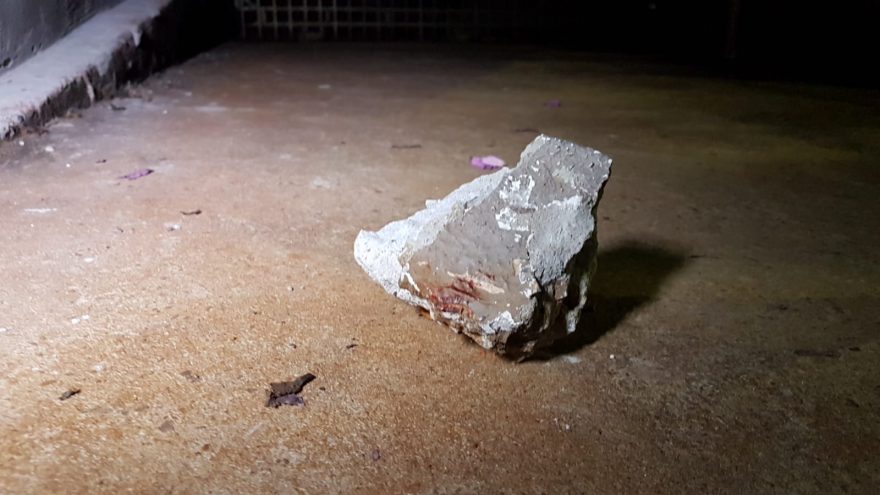 Mulher é agredia pelo marido com pedrada na cabeça, no Jardim Alvorada