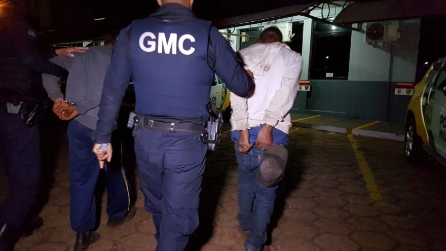 Vigilante dá voz de prisão e GM encaminha dupla com fios furtados no Trevo Cataratas