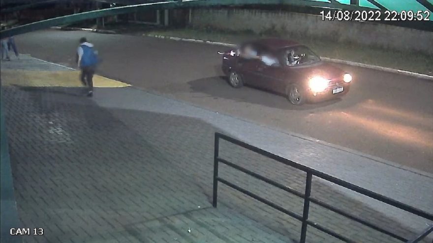 Imagens de Câmera de segurança flagram momento de atentado com arma de fogo, em Santa Tereza