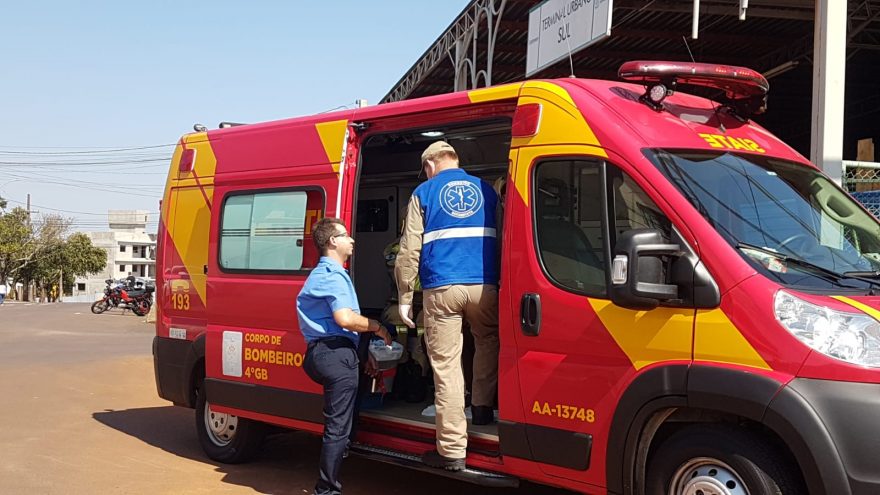 Idosa é socorrida após sofrer queda dentro do ônibus do transporte coletivo