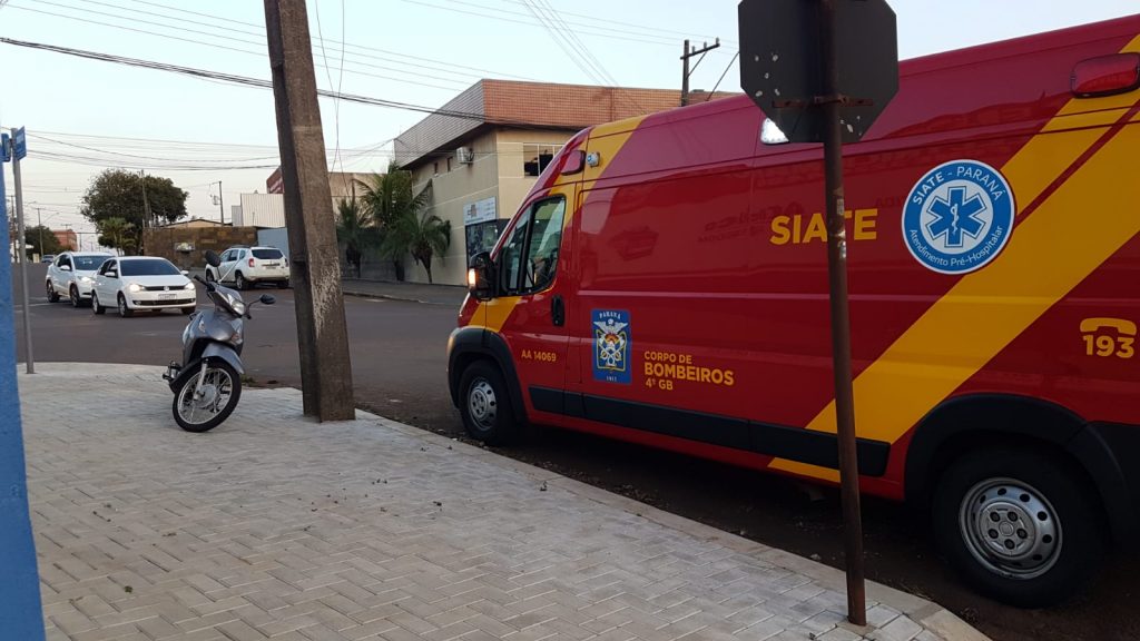Colisão entre carro e moto deixa homem ferido no Parque São Paulo