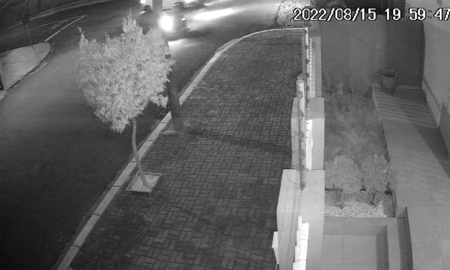 Câmera registra acidente entre Fiat Argo e motocicleta no Bairro Neva