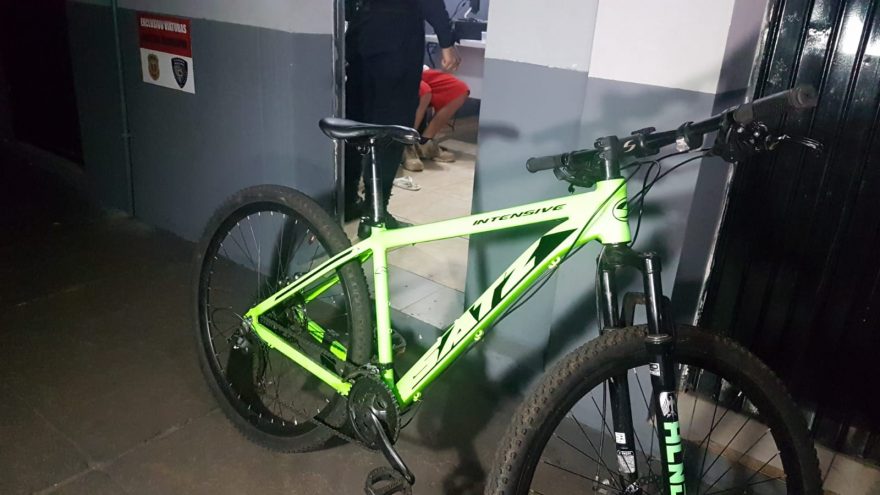 Guarda Municipal recupera bicicleta furtada; homem é detido e dois menores apreendidos