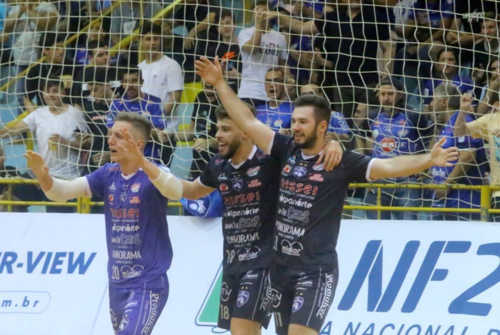 Umuarama Futsal é goleado por 6 a 1 pelo Foz Cataratas na Liga Nacional