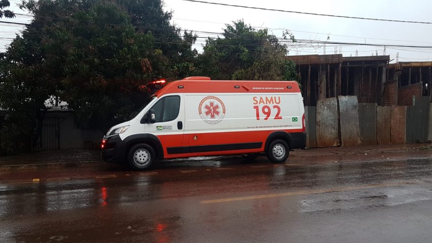 Após torcer o pé, mulher de 30 anos é socorrida pelo Samu no Bairro Santa Cruz