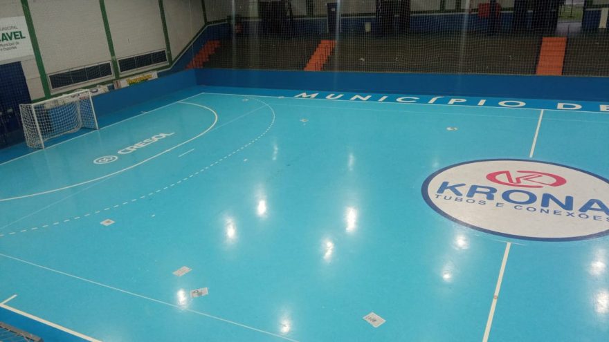 Chove lá fora e pinga aqui dentro! Goteiras no Ginásio da Neva voltam a interromper treinos do Cascavel Futsal