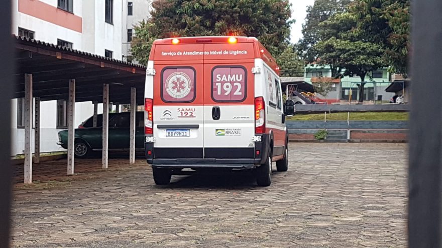 Jovem de 28 anos é socorrido pelo Samu em condomínio no Centro